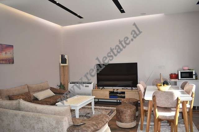 Apartament me qira ne Sauk te vjeter, ne Tirane.
Ndodhet ne katin e pare te nje vile private ne rru